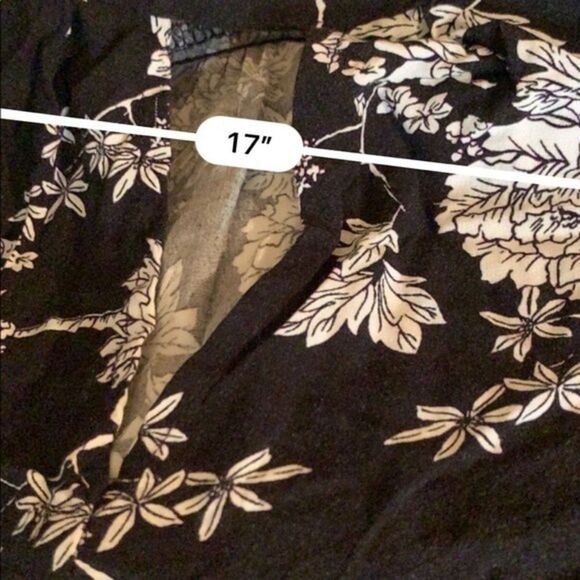 ACD) Charlotte Russe juniors size‎ xs black white top Xsmall Floral - Picture 5 of 5